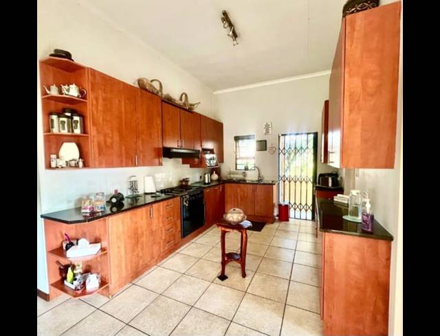 3 BEDROOM TOWNHOUSE FOR SALE IN OAKDENE